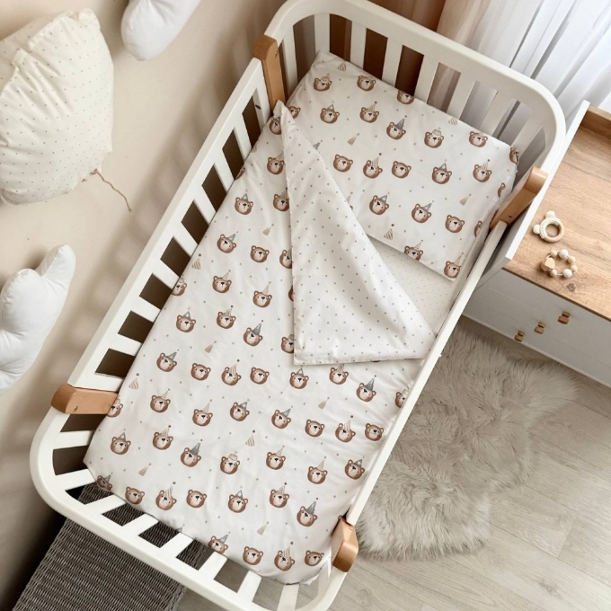 Set lenjerie de schimb pentru patut bebe 3 piese Mix ursuleti cu caciuli (1)